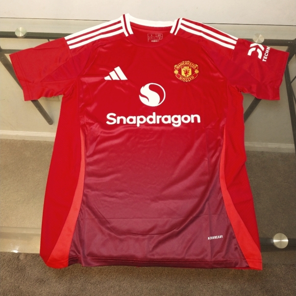 Manchester United Jersey - Picture 2 of 5